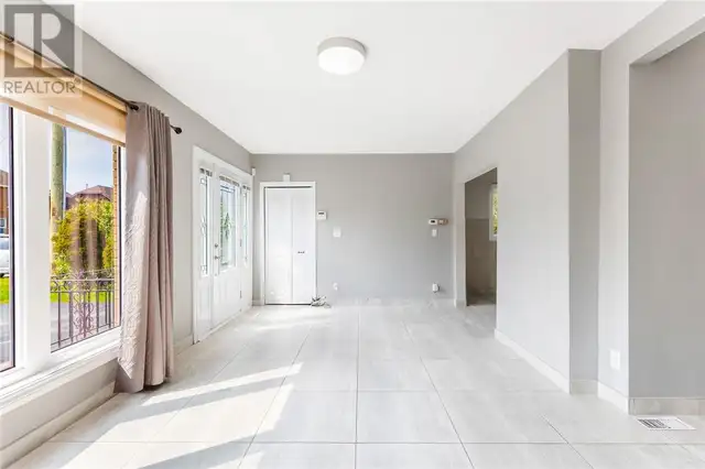 Beautifully renovated house-286 Eyre St, Sudbury in Long Term Rentals in Sudbury - Image 10