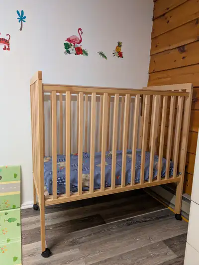 Bassinette bébé à vendre / Baby bassinet for sale Appel-moi à 514-318-4042 Call me at 514-318-4042