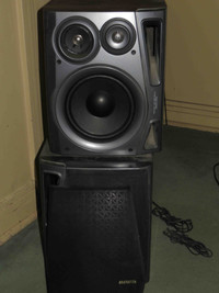 AIWA STEREO SPEAKERS