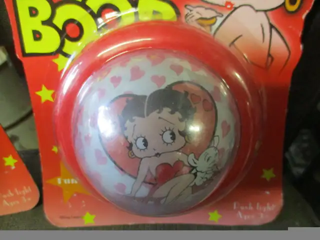 2005 BETTY BOOP KING FEATURES PUSH LIGHTS IN PACKAGES $10. EA. in Home Décor & Accents in Winnipeg - Image 4
