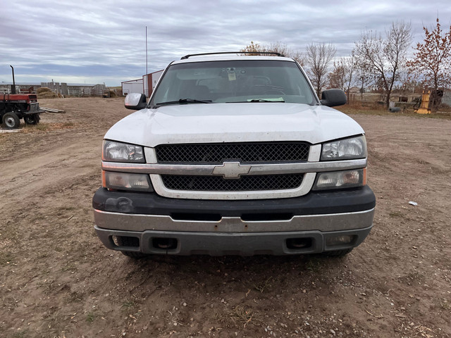 2003 Chevy Avalanche  in Cars & Trucks in Calgary