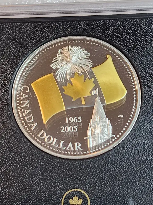 2005 CANADIAN NATIONAL FLAG 40TH ANNIVERSARY PROOF DOUBLE DOLLAR in Arts & Collectibles in City of Toronto - Image 2