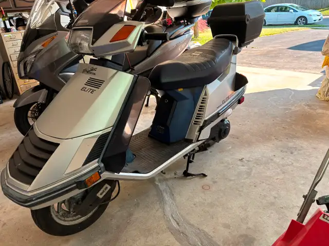 1985 Honda Elite CH150 in Scooters & Pocket Bikes in Norfolk County - Image 3