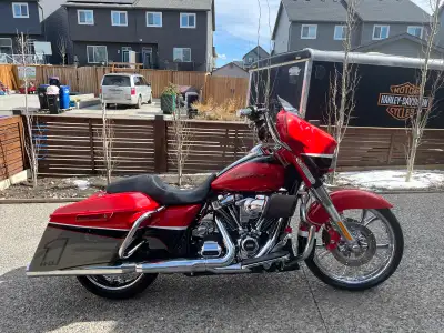 $25,995.00 no GST This bike is nicer then a CVO Located 15 minutes North of CrossIron Mall. Airdrie,...