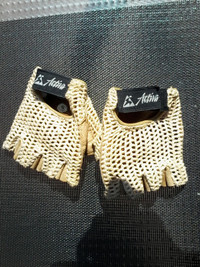 Vintage crochet back bike gloves