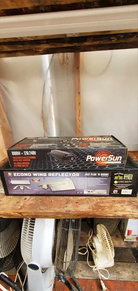 Plant Light in Indoor Lighting & Fans in Belleville - Image 3