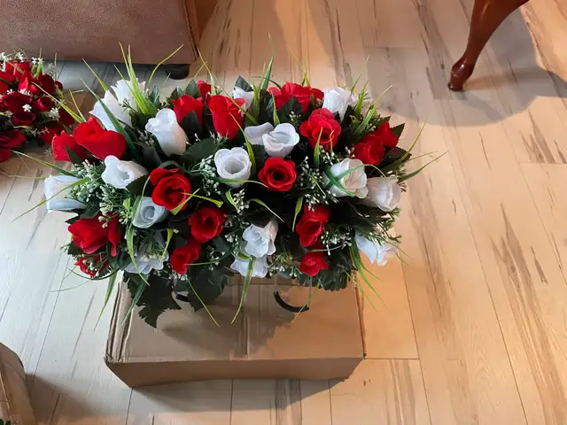 flowers arrangements fleural cemetery center peace in Hobbies & Crafts in Bathurst - Image 5