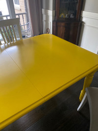 Dining room table, extendable