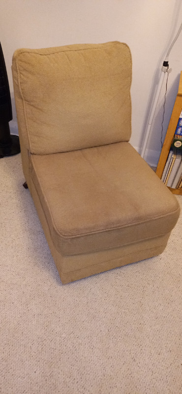 Accent chair in Chairs & Recliners in Peterborough - Image 2