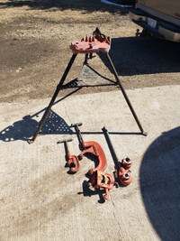Ridgid Tri stand with 2 pipe cutters, 2 dies and yoke vice
