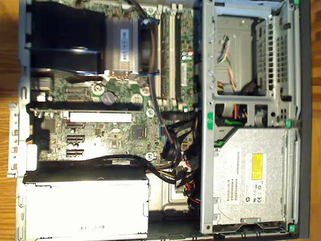 HP ProDesk 600 G1 SFF Intel i4590 3.3Ghz Quad Desktop PC in Desktop Computers in City of Toronto - Image 3