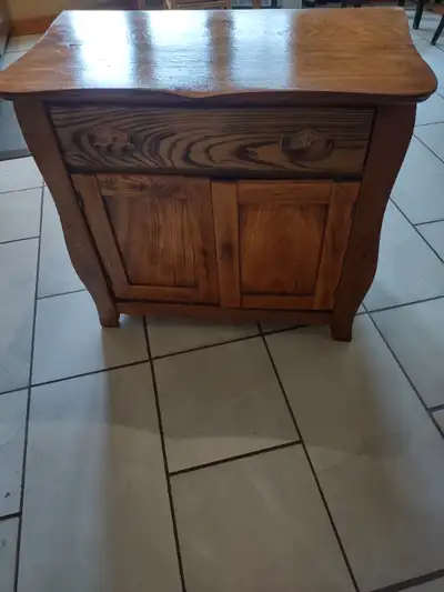 Antique Oak Wash Stand. Nicely refinished and in excellent condition. 25 inches high 29 inches long...