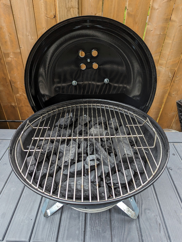 Weber Charcoal Grill  in BBQs & Outdoor Cooking in Kingston - Image 4