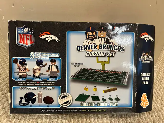 Denver Broncos LEGO - 2 sets  in Toys & Games in Winnipeg - Image 4