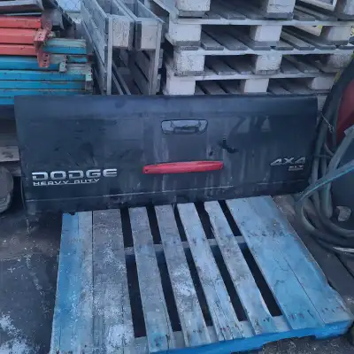 2004 Black Dodge Ram 3500 Dually, tailgate and Bumper. I'm Interested in trading for Complete front...