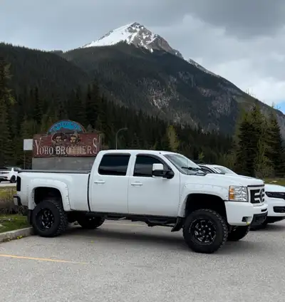 Thinking about selling or trading my 2008 chev Silverado dmax. Truck is fully loaded with sunroof an...