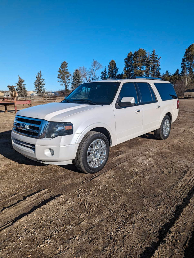2011 ford expedition max limited  in Cars & Trucks in Edmonton