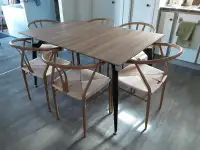 TRÈS BON RABAIS Table + rallonge + 6 chaises COMME NEUF 