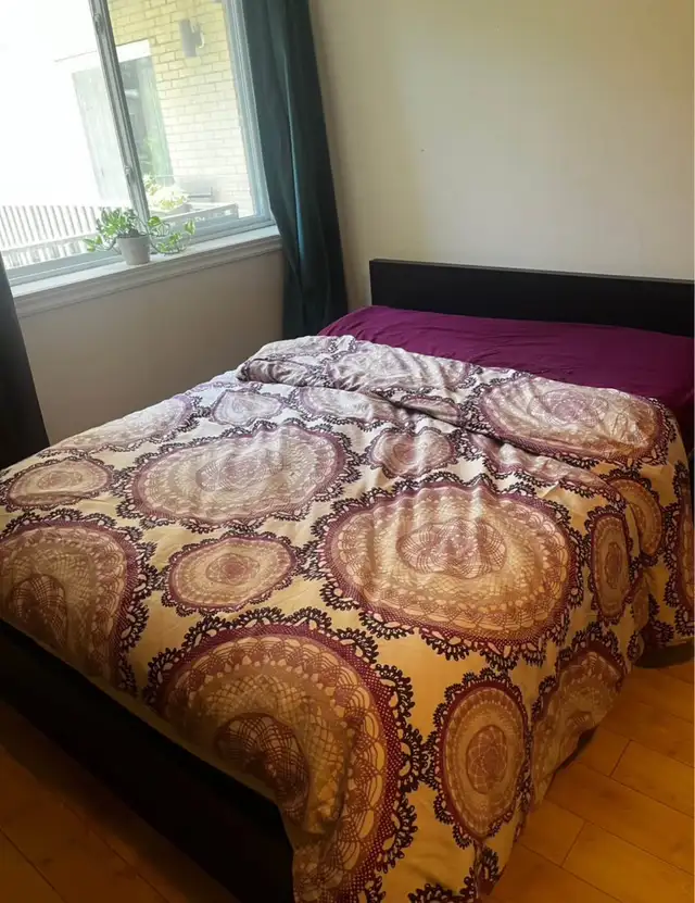 Cadre de lit + matelas double in Beds & Mattresses in City of Montréal - Image 2