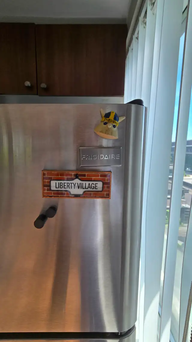 Frigidaire 18 cu. ft. Stainless Steel Fridge, Works Great in Refrigerators in City of Toronto - Image 5
