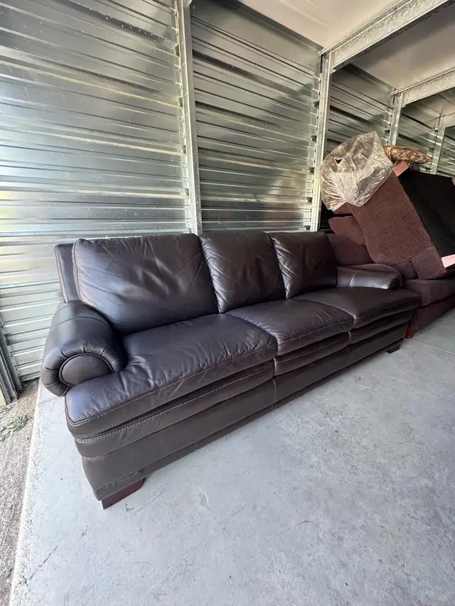 La-Z-Boy Leather Sofa DELIVERY AVAILABLE  in Couches & Futons in Muskoka - Image 2