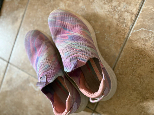 sketchers stretch shoes kids size 5 in Free Stuff in Ottawa