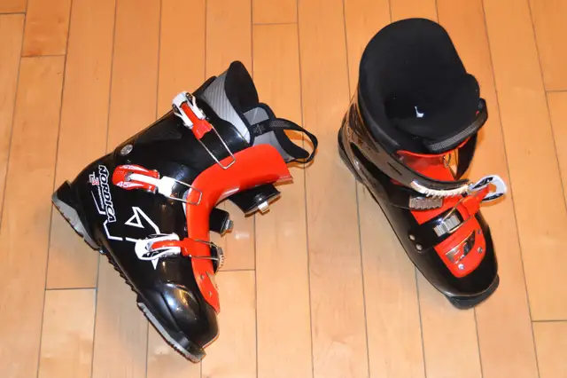 Nordica Firearrow Team 3 Youth Ski Boots - Mondo 25.5 BSL 305 mm in Ski in Markham / York Region - Image 2