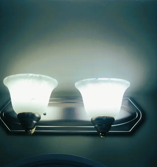 Bathroom Vanity Light Fixture in Indoor Lighting & Fans in Oakville / Halton Region - Image 2