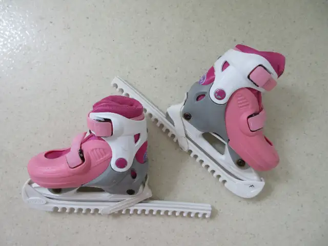 Patins à glace enfant in Skates & Blades in City of Montréal - Image 4