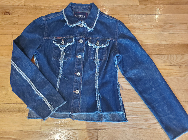 Veste en jeans Guess  jeans Jacket impeccable dans Femmes - Hauts et vêtements d'extérieur  à Longueuil/Rive Sud