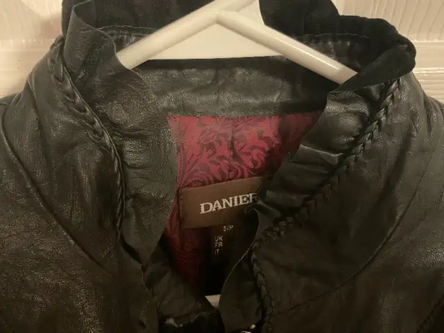 Danier black leather jacket (women’s small) in Women's - Tops & Outerwear in Oshawa / Durham Region - Image 3