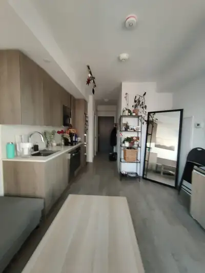 Enjoy living in this one bedroom and one Bathroom condo conveniently located steps away from Islingt...