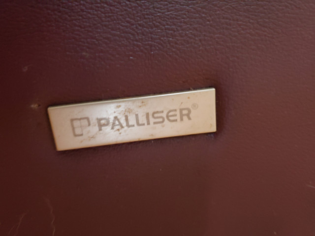Palliser Couch 3 Seater - Reclining End seats in Couches & Futons in Strathcona County - Image 4