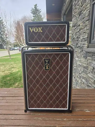Vox MSB25 Mini Superbeetle stack. This is a 25 watt guitar amplifier, 10" speaker. This amp has volu...