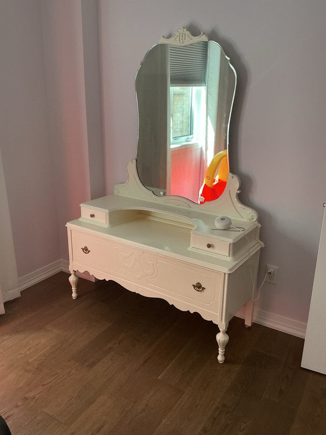 100 yr old dressing table with mirror girls room in Dressers & Wardrobes in Oakville / Halton Region