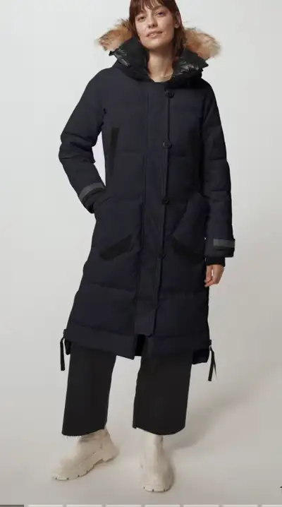 Aldridge Parka Heritage Black Label Hood fur trim Medium Great condition like new! Retail$2205.50 in...