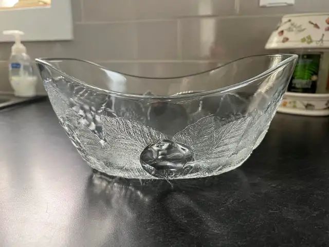 Glass boat shaped bowl with fruit design