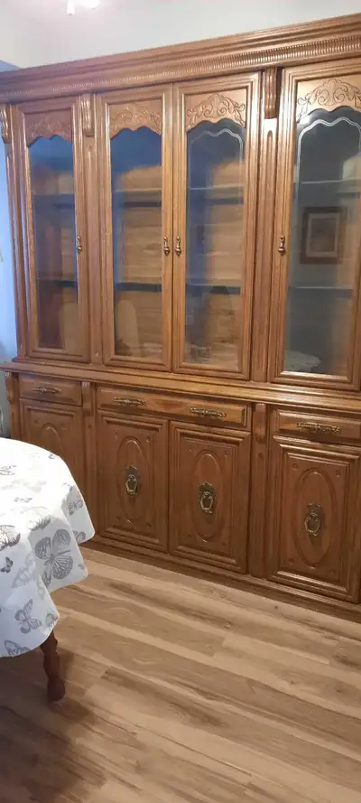 Beautiful Oak Buffet and Hutch, View more