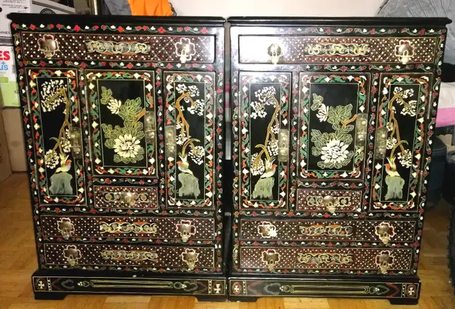 A Pair Chinese Black Lacquer Cabinets hand paint 30" tall in Bookcases & Shelving Units in Mississauga / Peel Region - Image 2