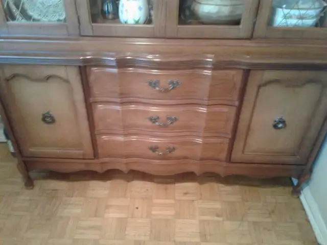 Lovely China Cabinet in Hutches & Display Cabinets in City of Toronto - Image 3