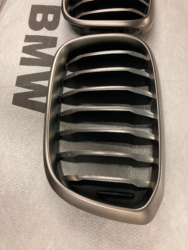 2018-2021 BMW X3/X4 G01/G02 M40i Cerium grey grills/mirror caps dans Autres pièces et accessoires  à Ville de Montréal - Image 2