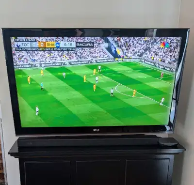 LG 42" LCD tv model 42LK450-UB with wall mount, View more