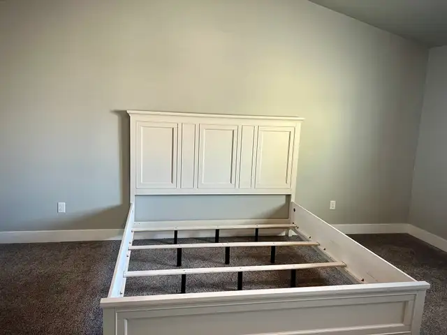 KING BED FRAME – SOLID WOOD, EXCELLENT CONDITION in Beds & Mattresses in Mississauga / Peel Region - Image 5