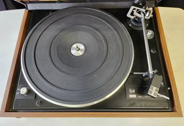 DUAL 502 BELT DRIVE TURNTABLE in Stereo Systems & Home Theatre in City of Toronto - Image 4