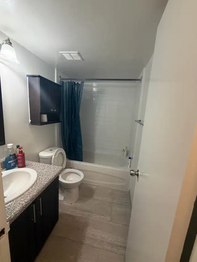 Room for rent  in Room Rentals & Roommates in City of Toronto - Image 4