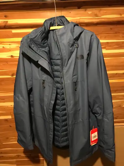 Manteau North Face pour homme neuf. Grandeur XL . Se détaillais 449$ plus taxes laisse à 375$ le pri...