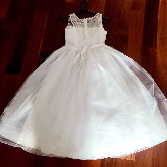 EUC Girls Size 16 Bridal Princess Dress in Kids & Youth in Kelowna - Image 4