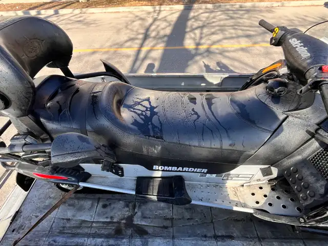 Skidoo V1000 Legend Grand Touring in Snowmobiles in Mississauga / Peel Region - Image 8