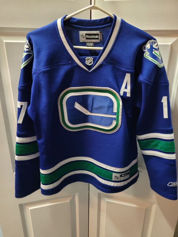 Vancover Canucks Womens alturnitive/3rd jersey Kessler in Arts & Collectibles in Red Deer