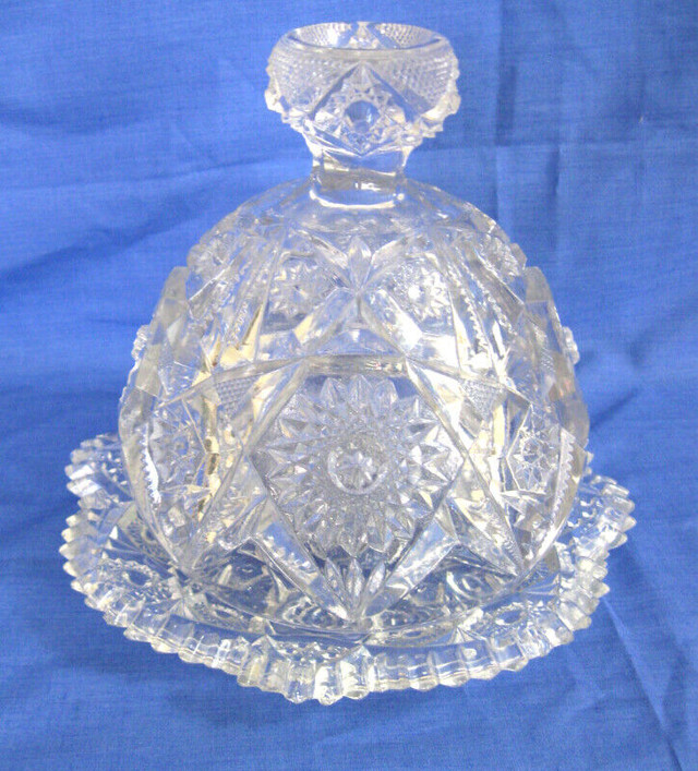 BEURRIER VERRE  VICTORIEN ANTIQUE PRESSED GLASS BUTTER DISH dans Art et objets de collection  à Ouest de l’Île